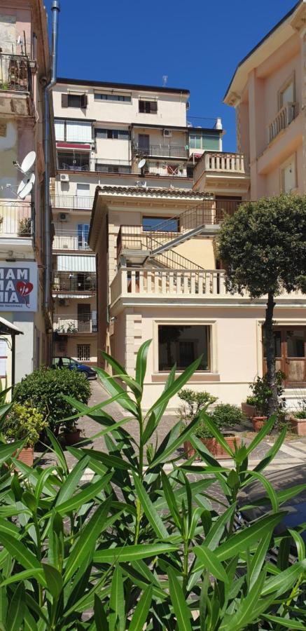 Dame Crotone Bed & Breakfast Екстериор снимка
