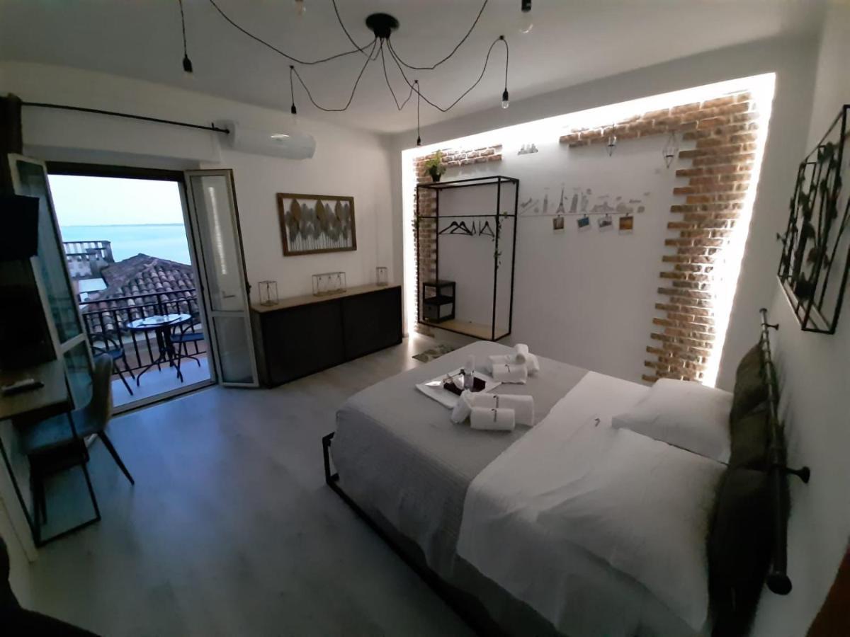Dame Crotone Bed & Breakfast Екстериор снимка